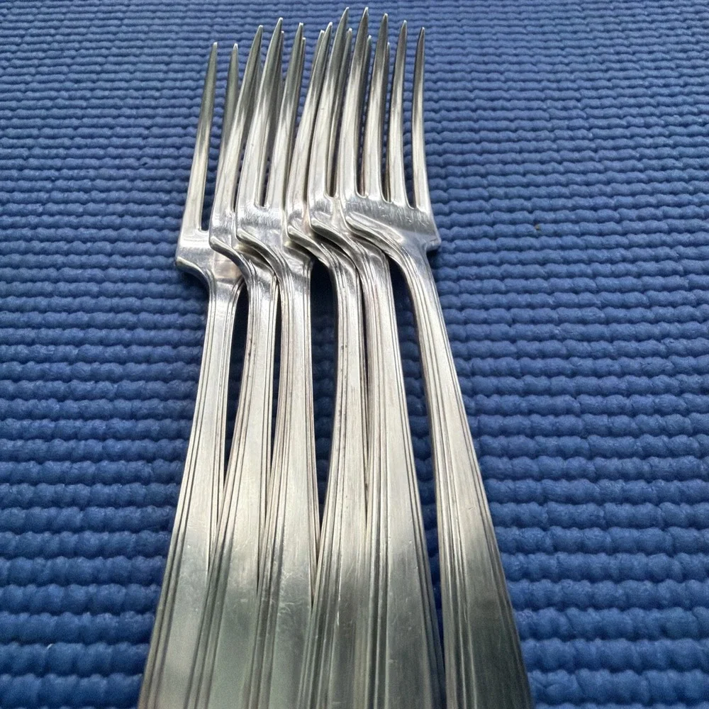 1881 Rogers Stainless flatware 6 Dinner FORKS, 7